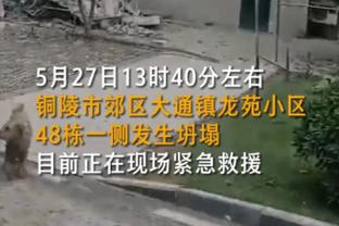 威少赛后第一时间恭喜场边记者晋升 感谢球迷时获满场欢呼？